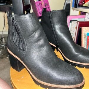 NATURALIZER Madalynn Gore Block Heel Bootie